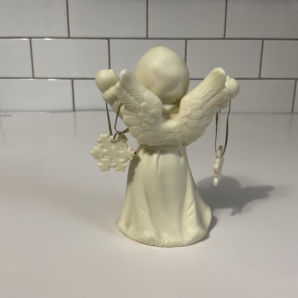 Kirkland Holiday Traditions Ceramic Snow Angel Figurine - Picture 4 of 7